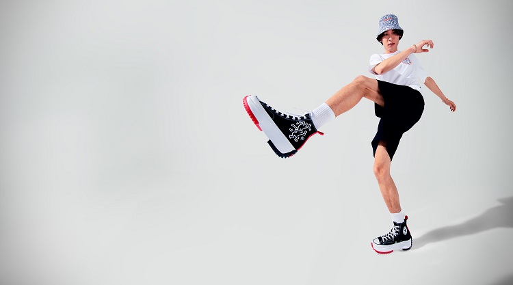 SU21_KEITH_HARING_LIFESTYLE_Converse-KeithHaring_1330_16-9.jpg SU21_KEITH_HARING_LIFESTYLE_Converse-KeithHaring_1330_16-9.jpg