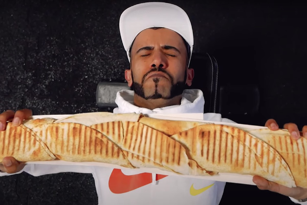 kadr z klipu Król Ali Baba - Król Kebabów kadr z klipu Król Ali Baba - Król Kebabów