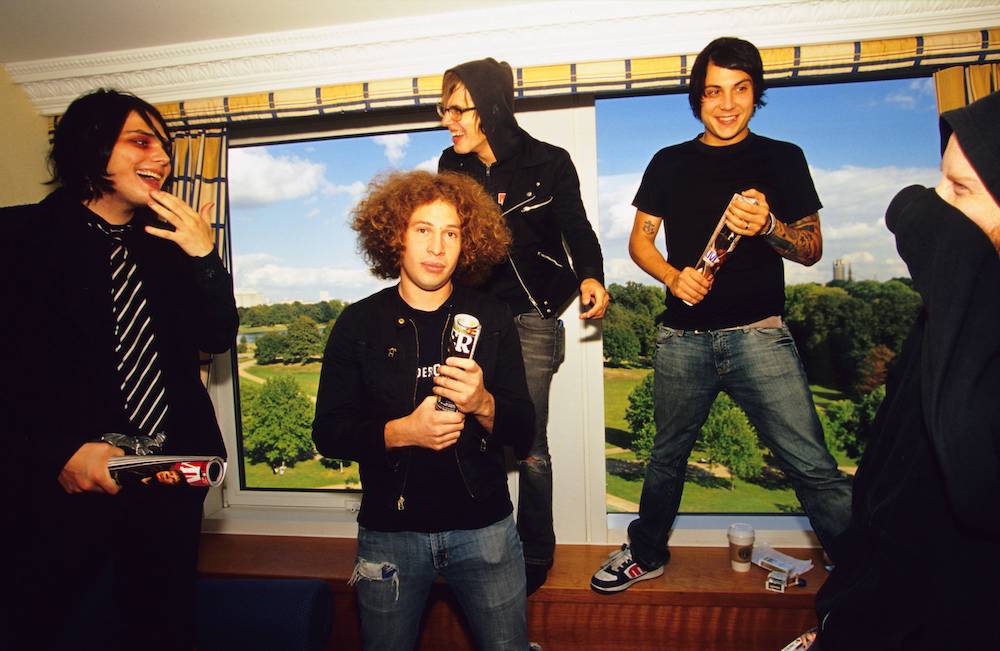 Photo of MY CHEMICAL ROMANCE and Gerard WAY and Ray TORO and Mikey WAY and Frank IERO and Bob BRYAR Photo of MY CHEMICAL ROMANCE and Gerard WAY and Ray TORO and Mikey WAY and Frank IERO and Bob BRYAR