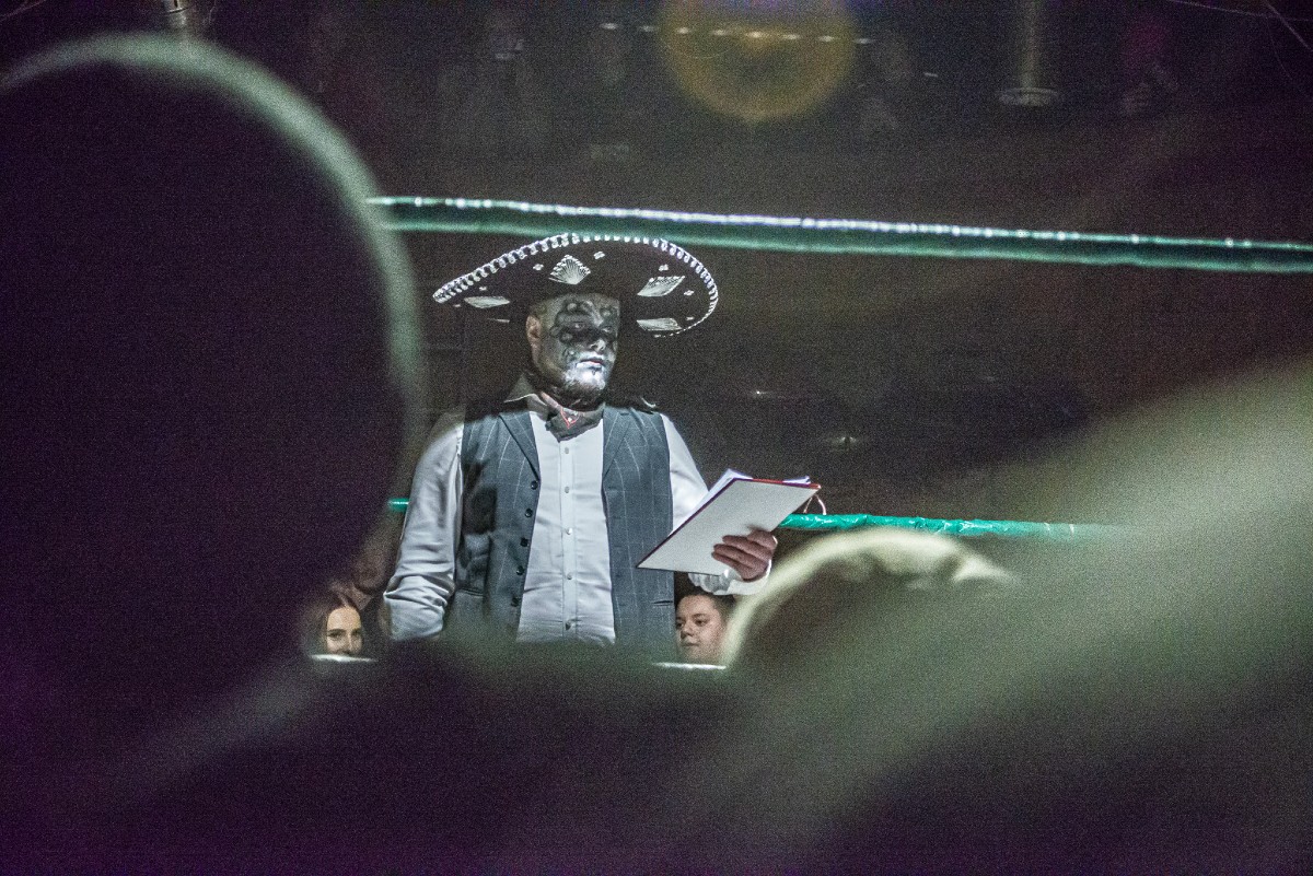 Konferansjer Julian, fot. Łukasz Kozłowski, @kozlowsky.photo Konferansjer Julian, fot. Łukasz Kozłowski, @kozlowsky.photo