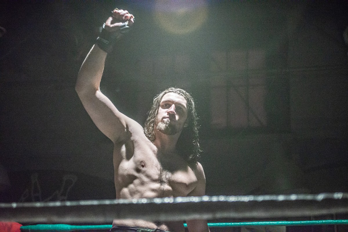 Steven "Biesiad" Strong wychodzi zwycięsko z poczwórnego starcia mistrzowskiego, fot. Łukasz Kozłowski, @kozlowsky.photo Steven "Biesiad" Strong wychodzi zwycięsko z poczwórnego starcia mistrzowskiego, fot. Łukasz Kozłowski, @kozlowsky.photo