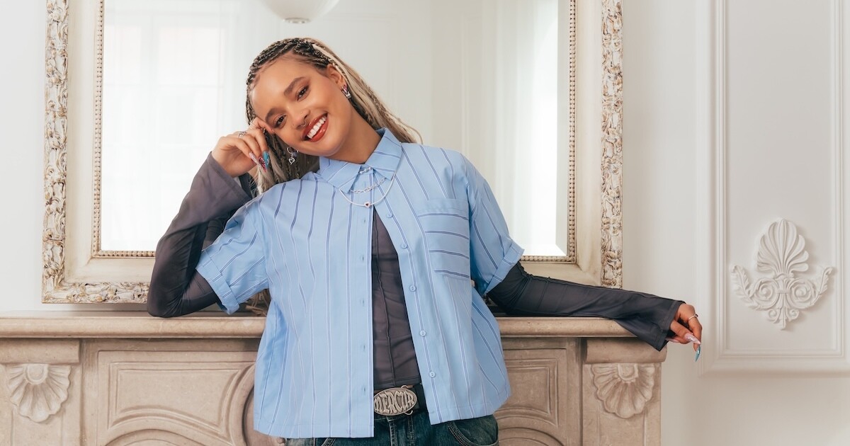 Twój charms to twoja historia – przekonuje Sara James i opowiada o swojej drodze