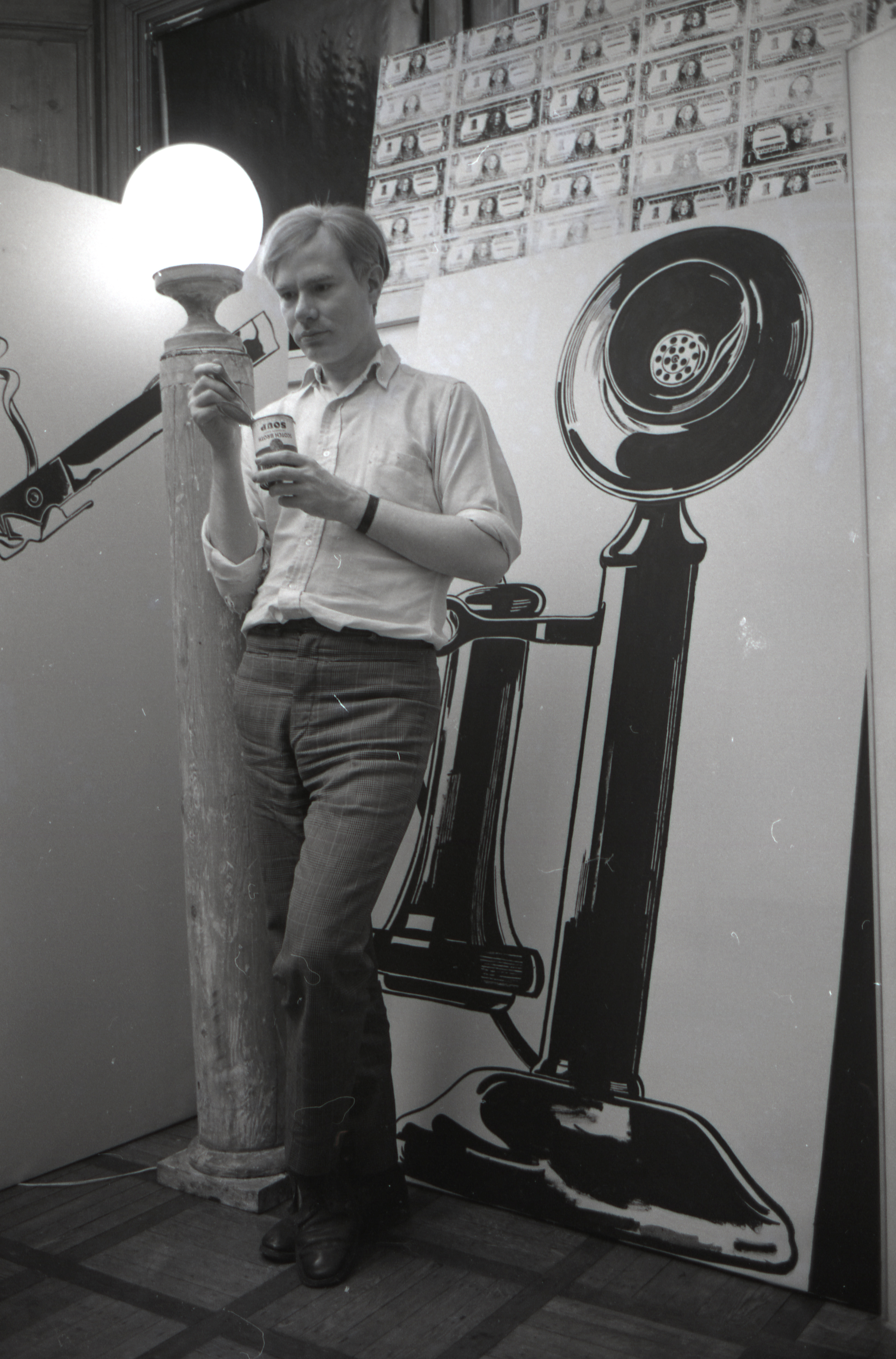 Podpis 4_Alfred Statler_Andy Warhol in his studio_pelen podpis w dokumencie_high res.jpg Podpis 4_Alfred Statler_Andy Warhol in his studio_pelen podpis w dokumencie_high res.jpg