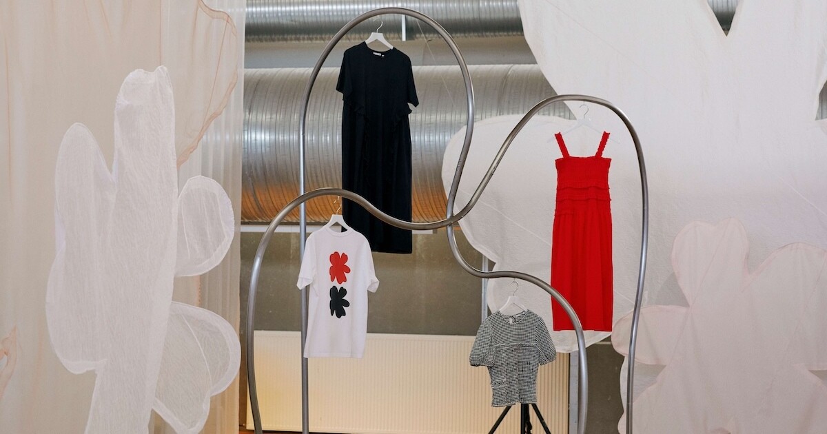 Cecilie Bahnsen i Uniqlo łączą kopenhaski romantyzm z japońskim pragmatyzmem